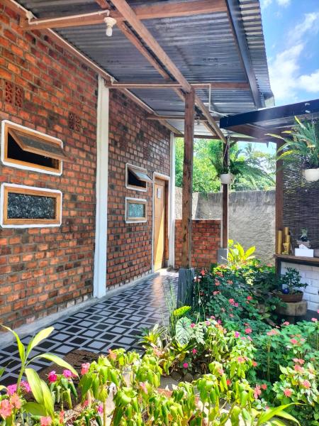 The photo shows the AZALEA GARDEN HOMESTAY located in the city of Pagaralam.
