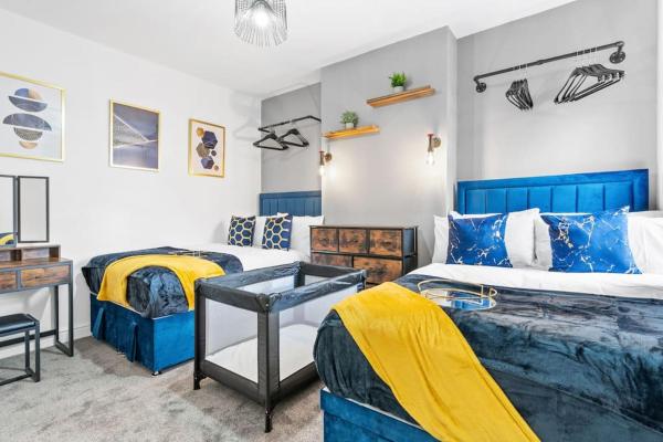 Amazing Family Apartment, Sleeps 6, Cot, Work desk, Birmingham