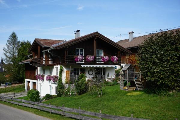 På billedet ses objektet Ferienwohnung Stuimändle beliggende i byen Obermaiselstein.
