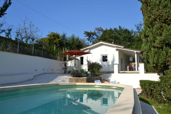 A la foto es mostra l'objecte Villa Costa Medea situat a la ciutat de Camaiore.