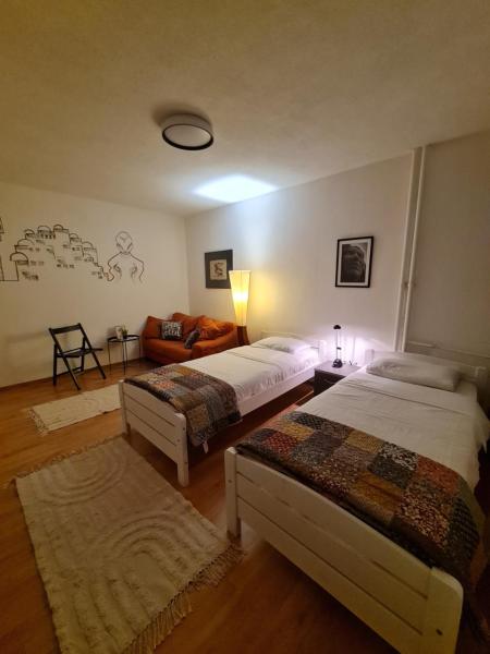 Vera's Apartment, Priština