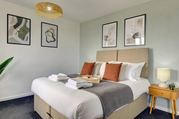 Cosy 2 Bedroom Stay for 4 Guests Ample Parking and Fast WiFi Near NEC and Airport Special Deals Available!, Birmingham
