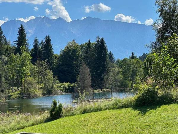 På billedet ses objektet Sachrang: Ferien-Wohnung am See mit Bergblick beliggende i byen Sachrang.