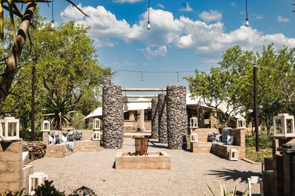 写真にはMpheleng市にあるBuffalo Ranch Game Lodgeが写っています。
