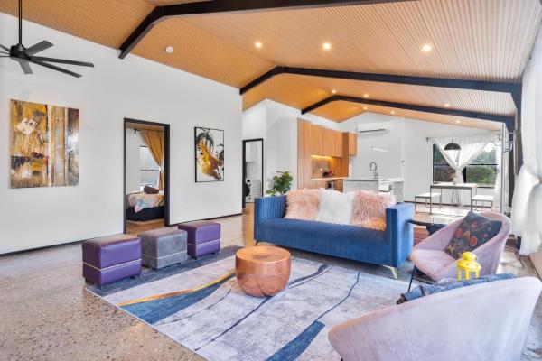 På billedet ses objektet Shed House Lux Farm Stay beliggende i byen Meredith.