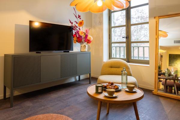 På billedet ses objektet La Villa Serra - Appartements beliggende i byen Le Passage.