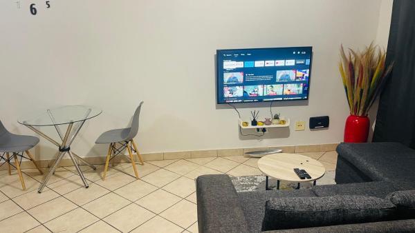 A la foto es mostra l'objecte Damo’s Place by Mall of Africa situat a la ciutat de Midrand.