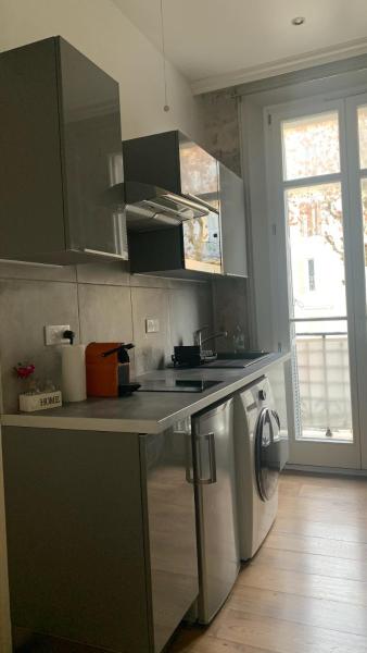 A la foto es mostra l'objecte Studio meublé situat a la ciutat de Niça.