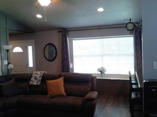 Austin Home With 3 Br, 2 Ba 1st Pet Stays For Free - Austin, TX