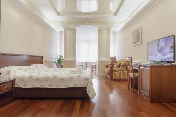 A la foto es mostra l'objecte Consul Hotel Консул situat a la ciutat de Odessa.