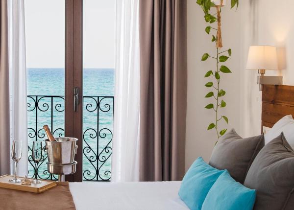 A la foto es mostra l'objecte Hostal Boutique Casa del Mar Altea situat a la ciutat de Altea.