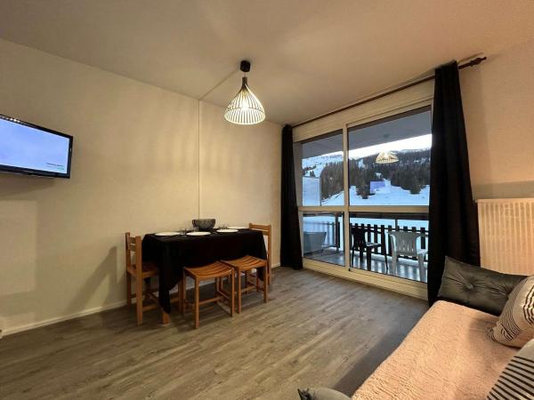 La photo montre l'objet Studio confort pour 4 avec terrasse, parking, wifi et animaux admis - FR-1-525-210 situé dans la ville de Le Dévoluy.