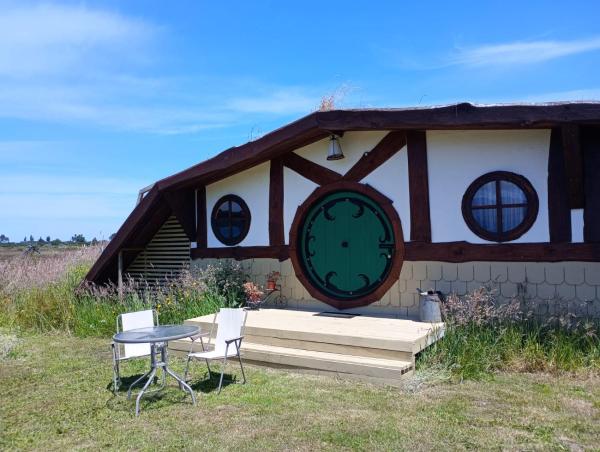 På bildet vises objektet Casa Hobbit Puerto Montt som ligger i byen La Chamiza.