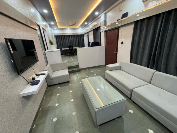 A la foto es mostra l'objecte Leela Homestay Indore - Tulip - 2 BHK Luxury apartment situat a la ciutat de Indore.