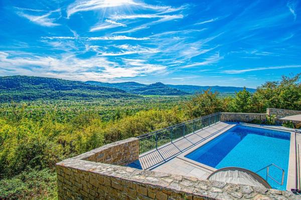 The photo shows the Villa Banic Motovun,Istrien located in the city of Bartolići.