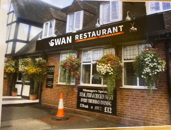 A la foto es mostra l'objecte swan hotel resturant bar and grill situat a la ciutat de Hadley.
