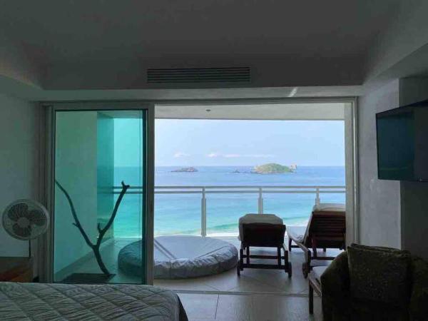 写真にはイスタパ市にあるRelax and Enjoyが写っています。