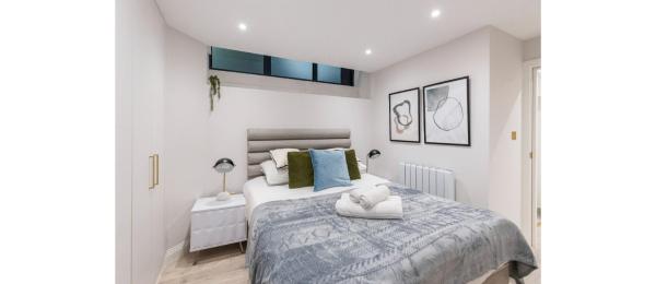 Luxe Minimalist 1-Bed Flat : 7 Mins from Station, London