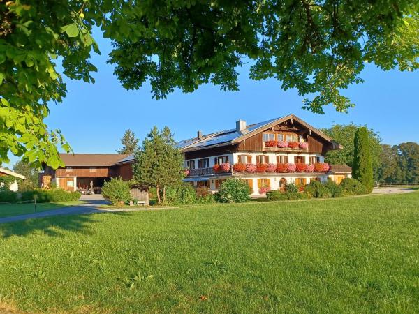 Na zdjęciu widoczny jest obiekt Ferienwohnung Oberlinner położony w mieście Miesbach.