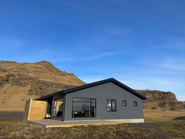Nella foto è visibile l'oggetto Skógar Lodge situato nella città di Eyvindarhólar.