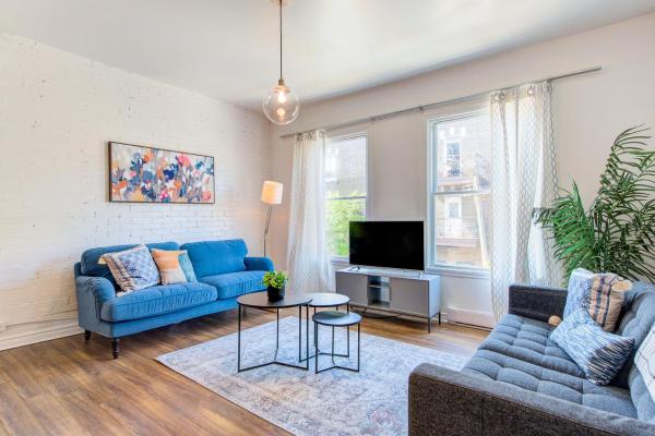 Chez Mont Royal Apartments!, Montreal