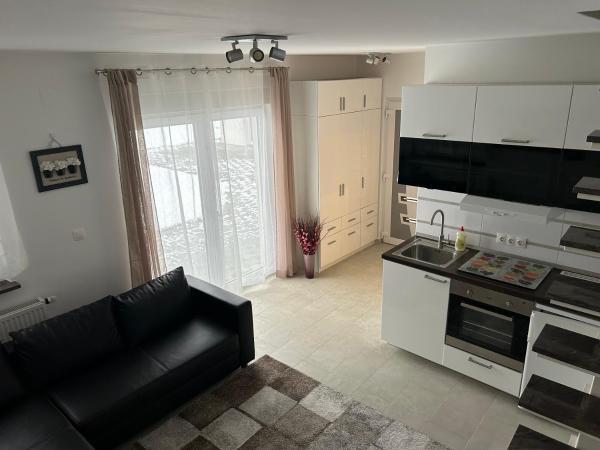 Na zdjęciu widoczny jest obiekt Apartment Adi położony w mieście Garčin.
