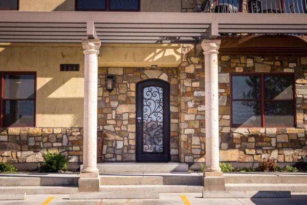 En la foto se muestra el objeto Luxury Downtown Rental (Hot Tub/Pet Friendly) - La Dolce Vita Villas #10 ubicado en la ciudad de Moab.