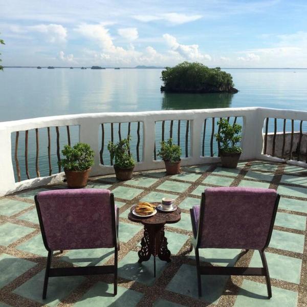 På billedet ses objektet Beachfront Villa with Pool beliggende i byen Libas.