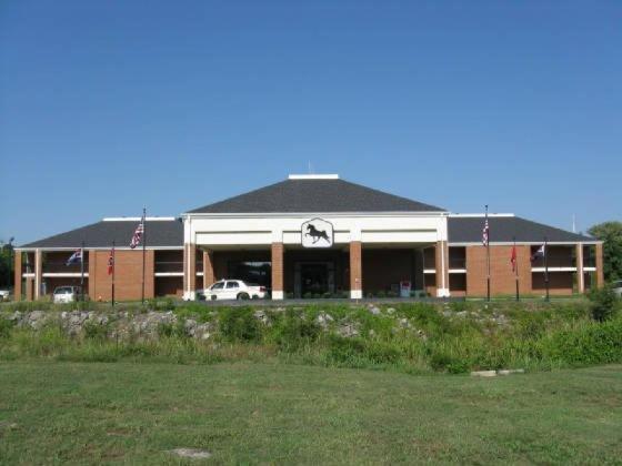 A la foto es mostra l'objecte Walking Horse Lodge situat a la ciutat de Cornersville.
