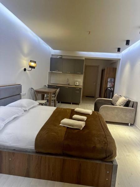 Na zdjęciu widoczny jest obiekt Hotel Peak położony w mieście Gudauri.
