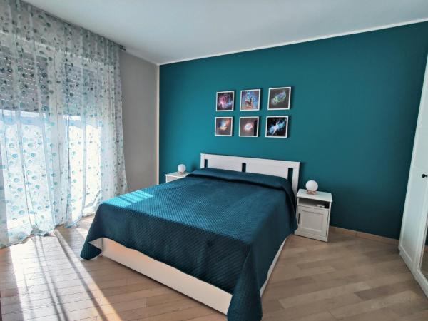 A la foto es mostra l'objecte Skeggi Space situat a la ciutat de Bari.