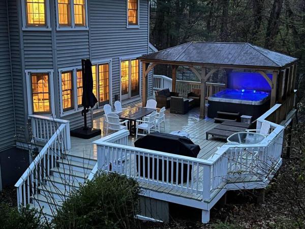 A la foto es mostra l'objecte LakePath Beach House - XL hot tub, walk to beach situat a la ciutat de Coloma.