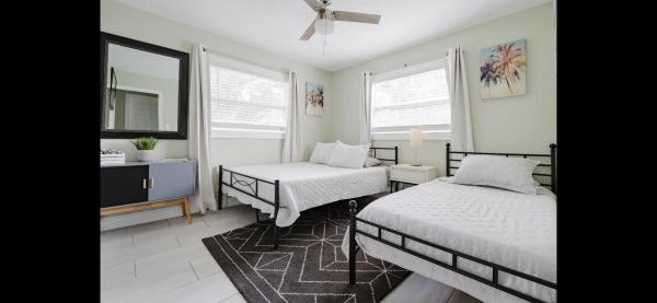 Na zdjęciu widoczny jest obiekt Justins Guest Rooms położony w mieście Bradenton.