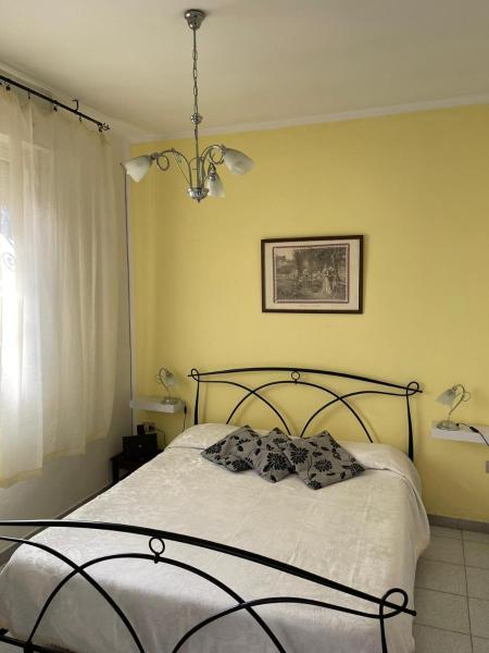 A la foto es mostra l'objecte THE YELLOW HOUSE situat a la ciutat de Quartucciu.