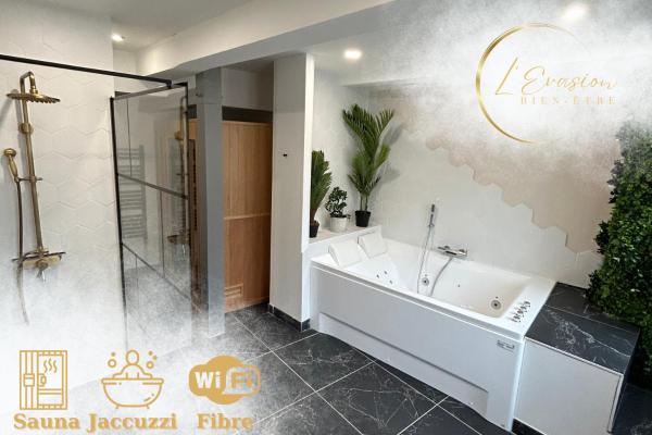 Na zdjęciu widoczny jest obiekt L'Evasion Amboise, Sauna Jacuzzi położony w mieście Amboise.