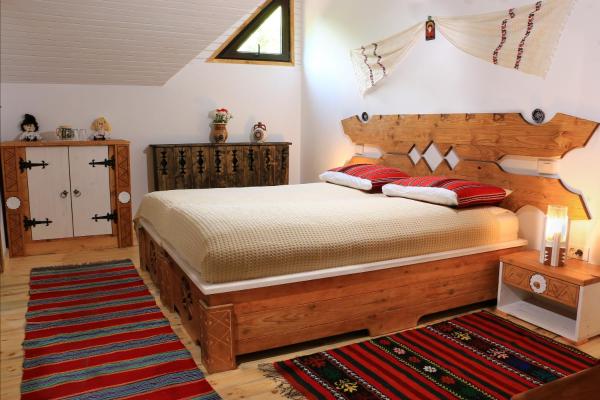 A la foto es mostra l'objecte Cabana Izvoranu situat a la ciutat de Haleş.