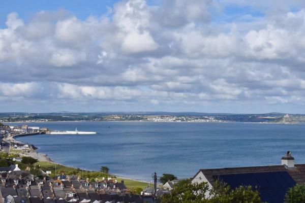 A la foto es mostra l'objecte Family House - Breath Taking Views Over Mounts Bay situat a la ciutat de Newlyn.