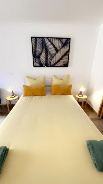 Na zdjęciu widoczny jest obiekt Chambre provençale położony w mieście Arles.