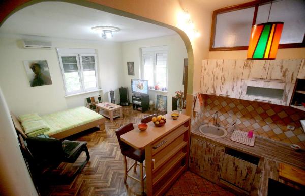 Studio Tash, Belgrad