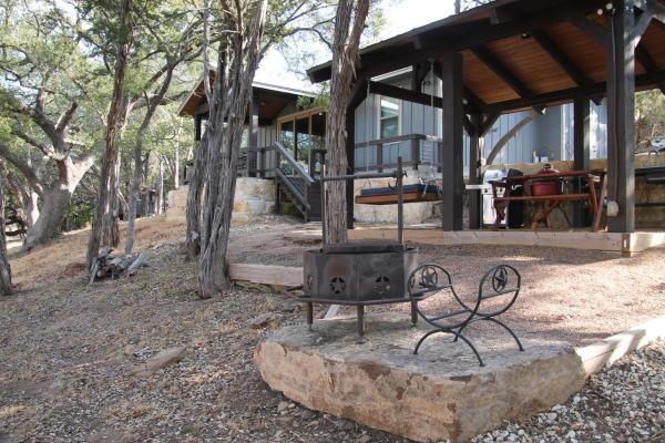 A la foto es mostra l'objecte Longview Cabin situat a la ciutat de Burnet.