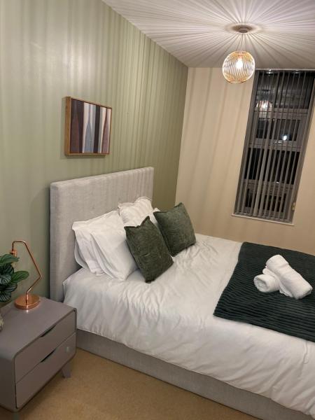 Central Birmingham City Apartment -Smart TV - Free Parking onsite, Birmingham