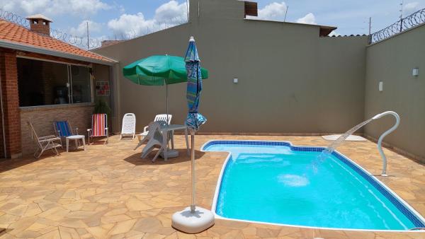 A la foto es mostra l'objecte Lindo Rancho no Condomínio Village Tietê a uma quadra do tablado para pesca !!! situat a la ciutat de Borborema.