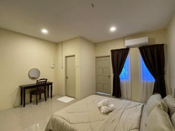 Four Rooms Homstay 'A' With Wifi And Smart TV in Wakaf Tapai