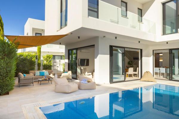 A la foto es mostra l'objecte Protaras Periyiali Seaside Villa 33 situat a la ciutat de Protaras.