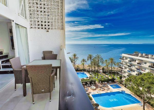 A la foto es mostra l'objecte Skol 508 West Facing Duplex Apartment with Amazing Sea Views situat a la ciutat de Marbella.