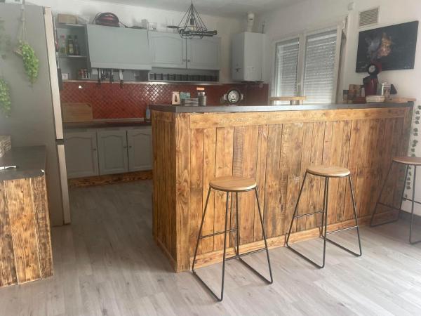 Na zdjęciu widoczny jest obiekt Le Ranch - chambres d'hôtes - proche centre ville położony w mieście Reims.