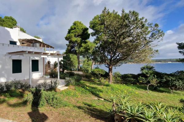 Na zdjęciu widoczny jest obiekt Seaview Villa Lazzaretto położony w mieście Fertilia.