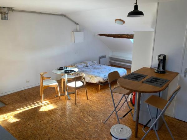 A la foto es mostra l'objecte Studio Orgelet-Lac de Vouglans situat a la ciutat de Orgelet.