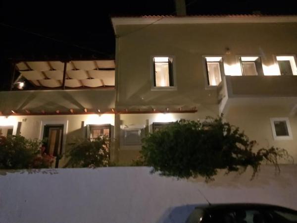 Auf dem Foto ist das Objekt Apoikia house with sea view 6max in der Stadt Apoíkia zu sehen.