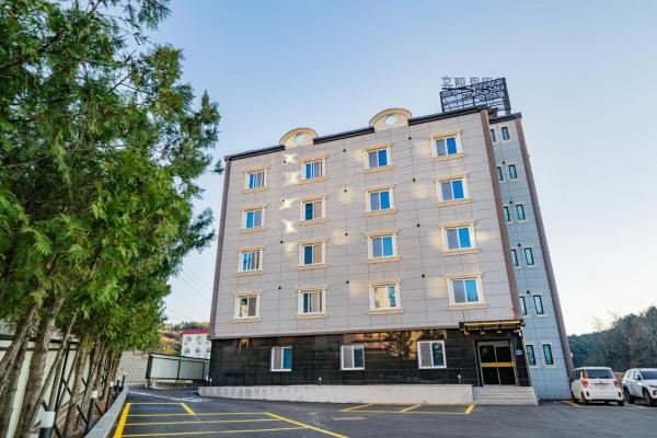Na zdjęciu widoczny jest obiekt Hotel gongjicheon 2 położony w mieście Chuncheon.